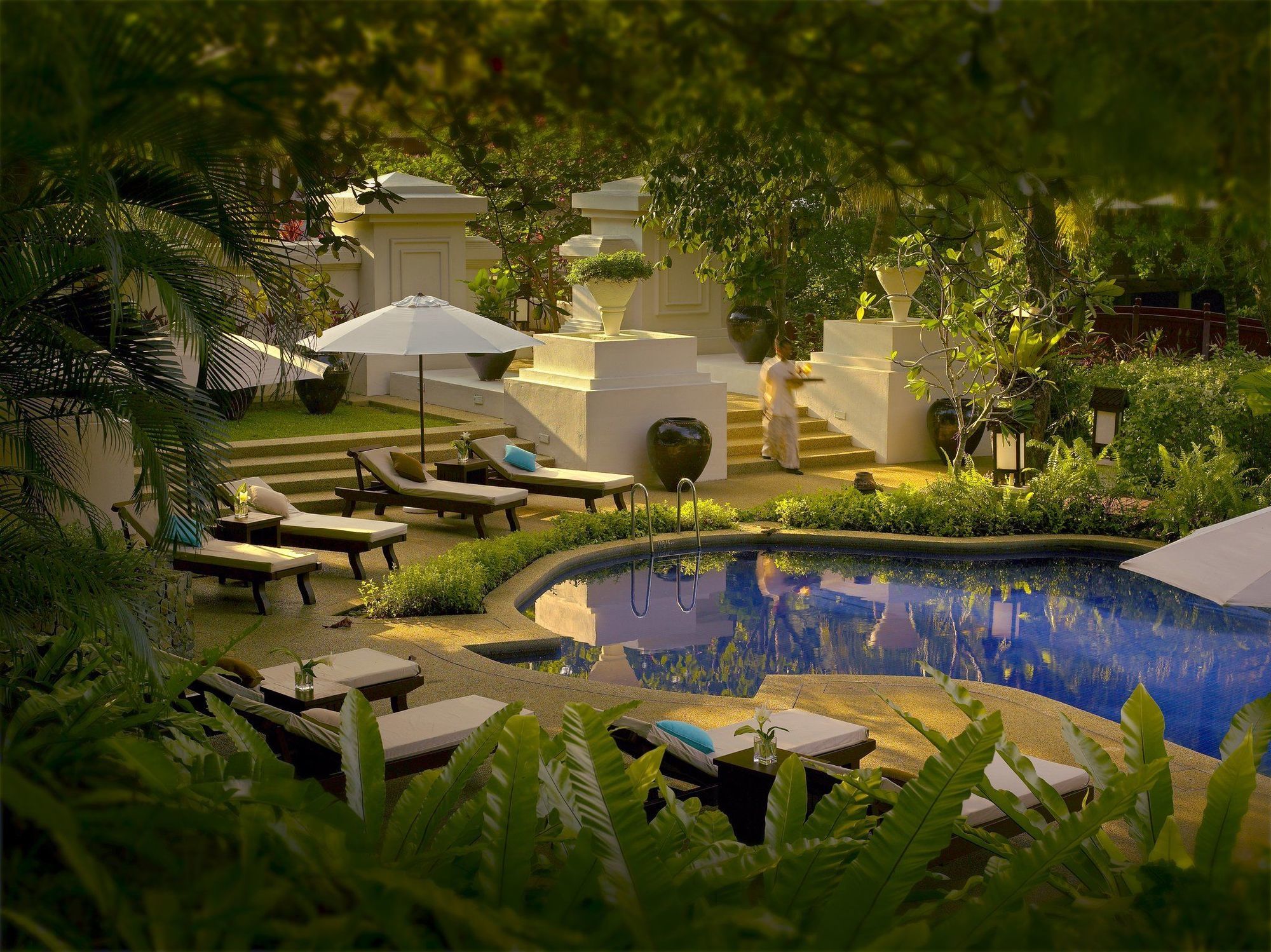 Tanjong Jara Resort, Terengganu - A Small Luxury Hotels Of The World Дунгун Съоръжения снимка The pool at the Four Seasons Hotel, Kuala Lumpur