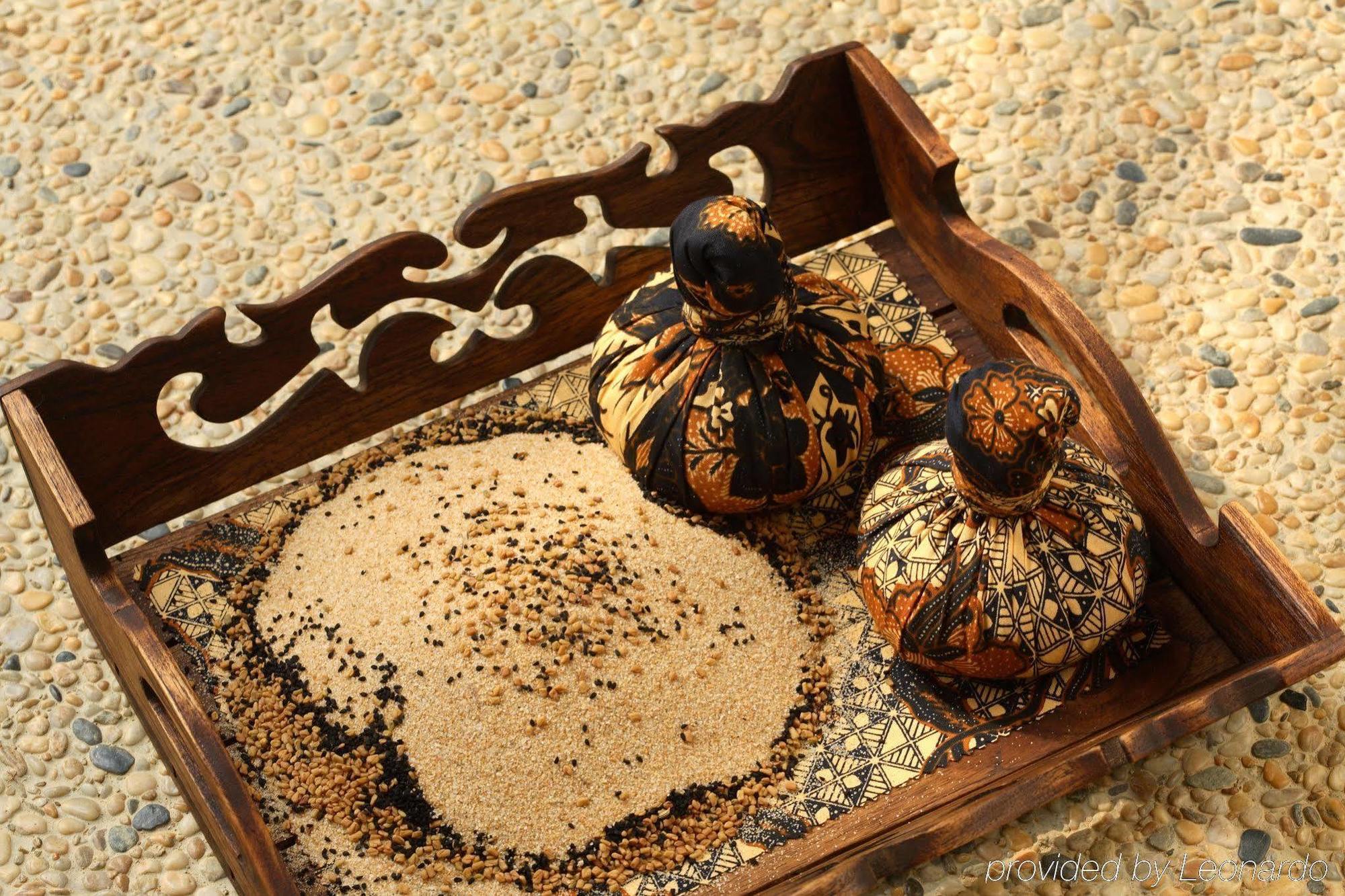 Tanjong Jara Resort, Terengganu - A Small Luxury Hotels Of The World Дунгун Екстериор снимка A tray of sesame seeds and sesame oil