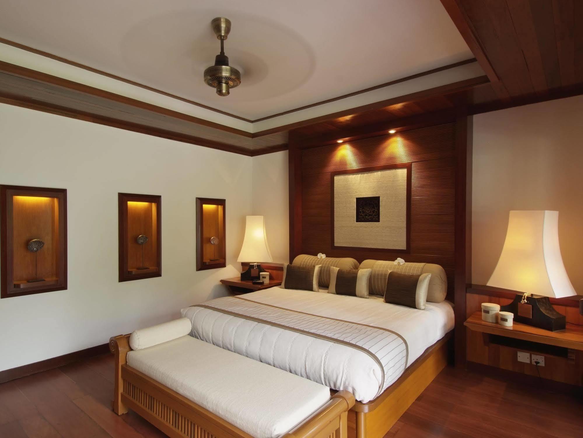 Tanjong Jara Resort, Terengganu - A Small Luxury Hotels Of The World Дунгун Екстериор снимка A bedroom at the Taj Bengal
