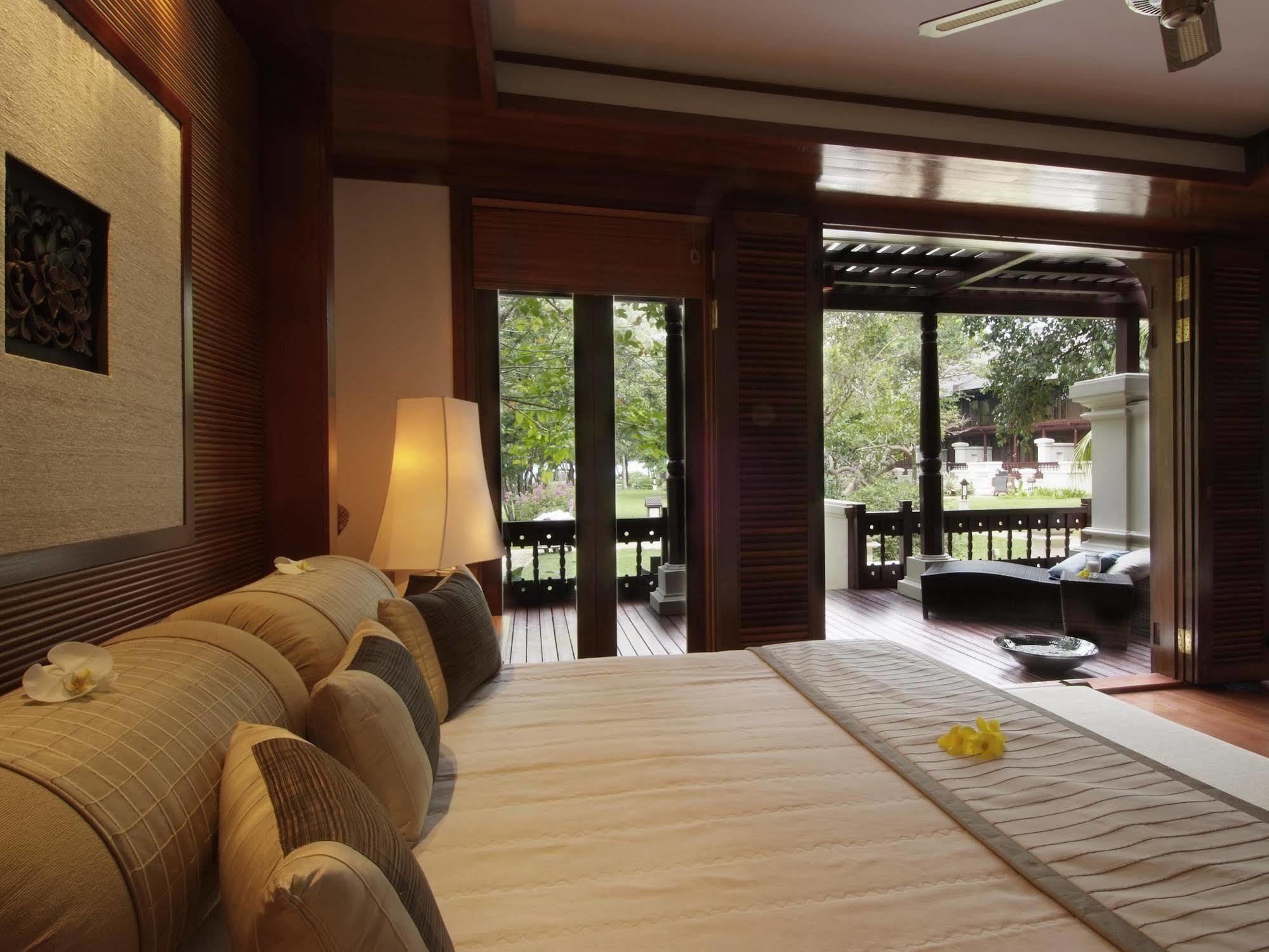 Tanjong Jara Resort, Terengganu - A Small Luxury Hotels Of The World Дунгун Екстериор снимка A bedroom at the resort