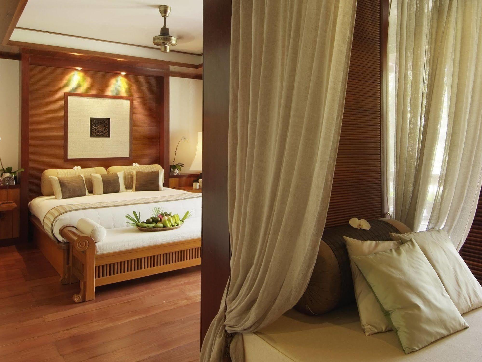 Tanjong Jara Resort, Terengganu - A Small Luxury Hotels Of The World Дунгун Стая снимка A bedroom at the Taj Bengal